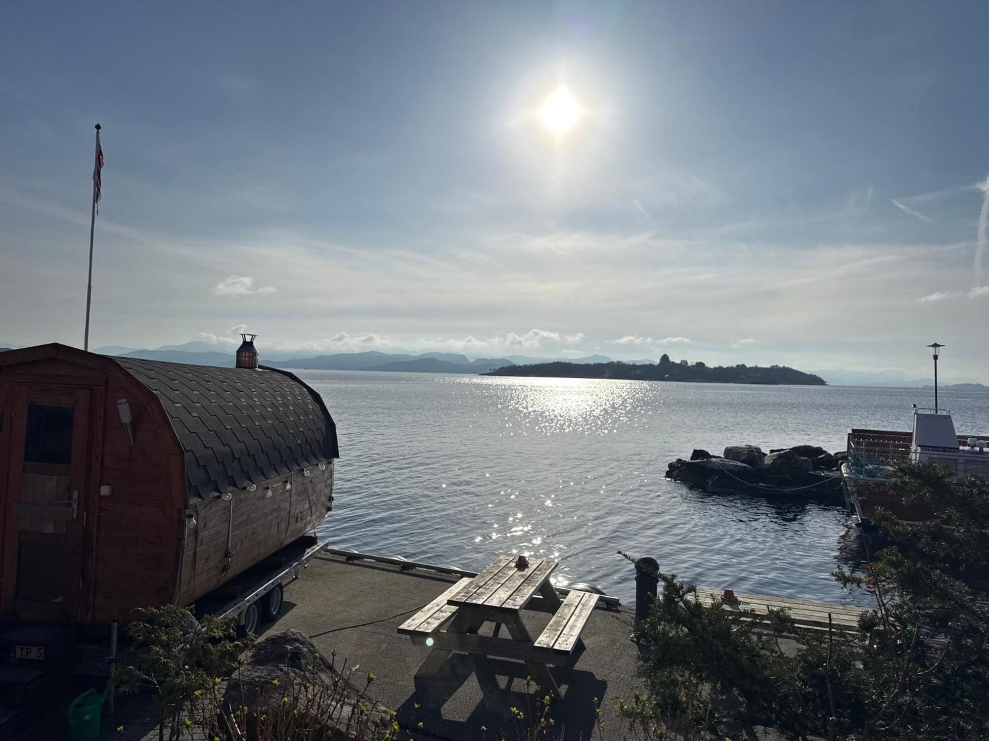 Sjoberg Hotell Og Ferie Leiligheter Østhusvik Exterior foto